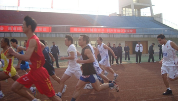 田徑各項賽事、羽毛球比賽圖片集錦